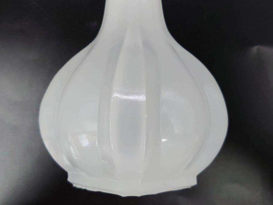 昭和レトロ　乳白　空間に温かみと安らぎを与えてくれるガラス瓶2点セット(ワインボトル、硝子、ビン、花瓶、花入、花生、花器)(R-082799)