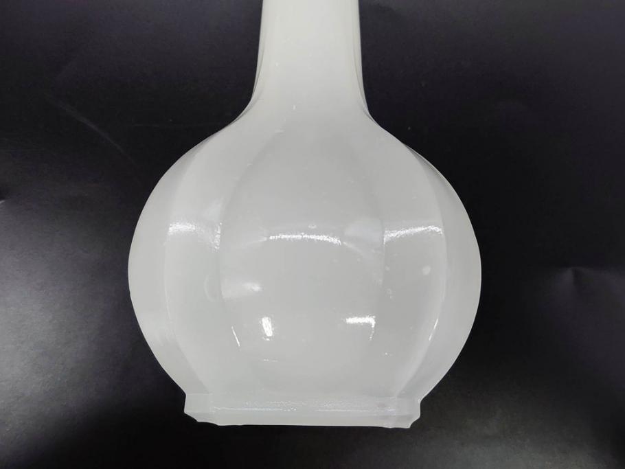 昭和レトロ　乳白　空間に温かみと安らぎを与えてくれるガラス瓶2点セット(ワインボトル、硝子、ビン、花瓶、花入、花生、花器)(R-082799)