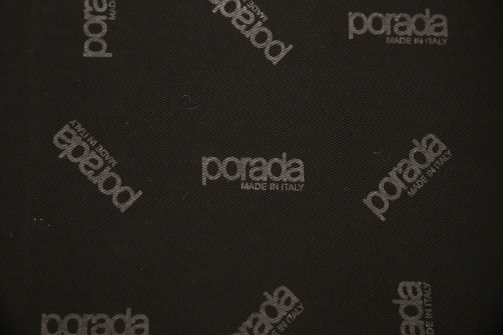中古　極美品　イタリア製　ポラダ(porada)社　アーレキン(ARLEKIN)　優美な曲線ラインが目を惹くダイニングチェア2脚セット(椅子、イス、いす)(定価2脚で約29万7千円)(R-066905)