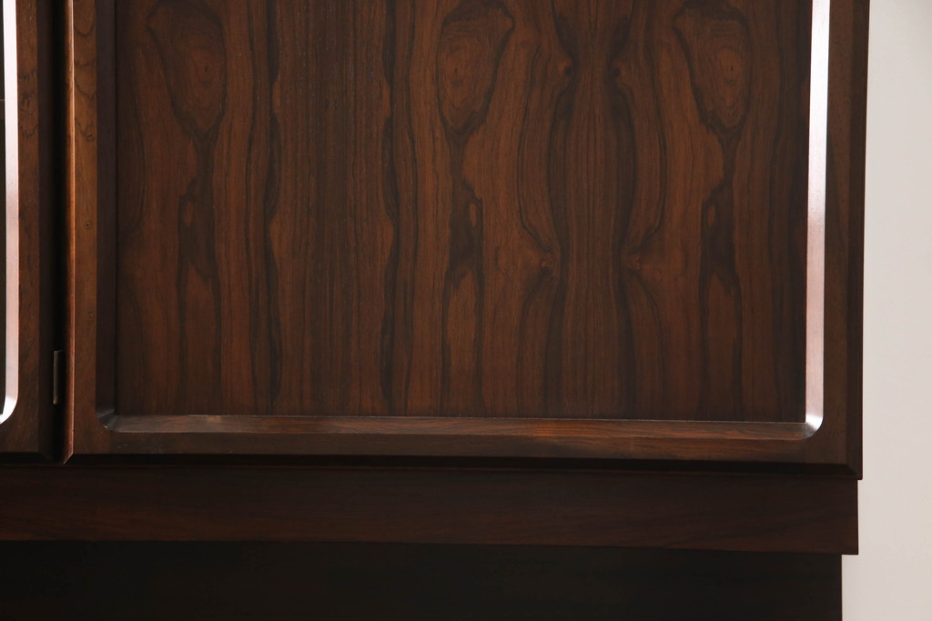 和製ビンテージ　山品木工(YAMASHINA)　ローズウッド　絶版品　高級感漂う上品なキャビネット(収納棚、食器棚、戸棚、飾り棚、本箱、ブックケース、ヴィンテージ)(R-059862)
