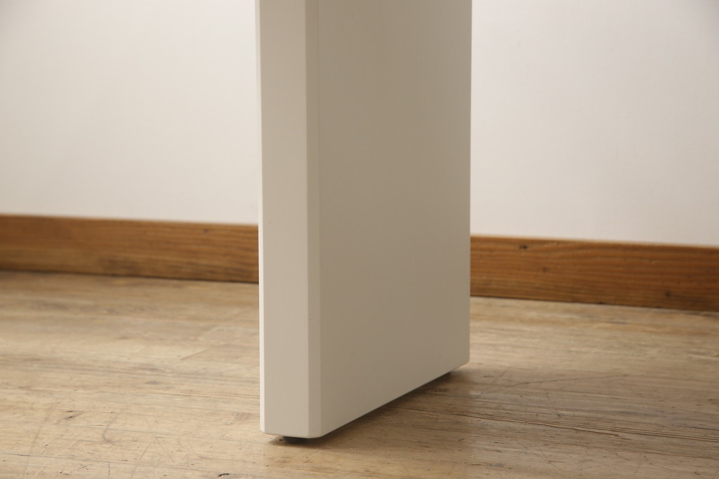 中古　美品　arflex(アルフレックス)　AFFOGATO(アフォガード)　白を基調とした空間にマッチするダイニングテーブル(6人掛け、4人掛け)(定価約48万円)(R-060506)