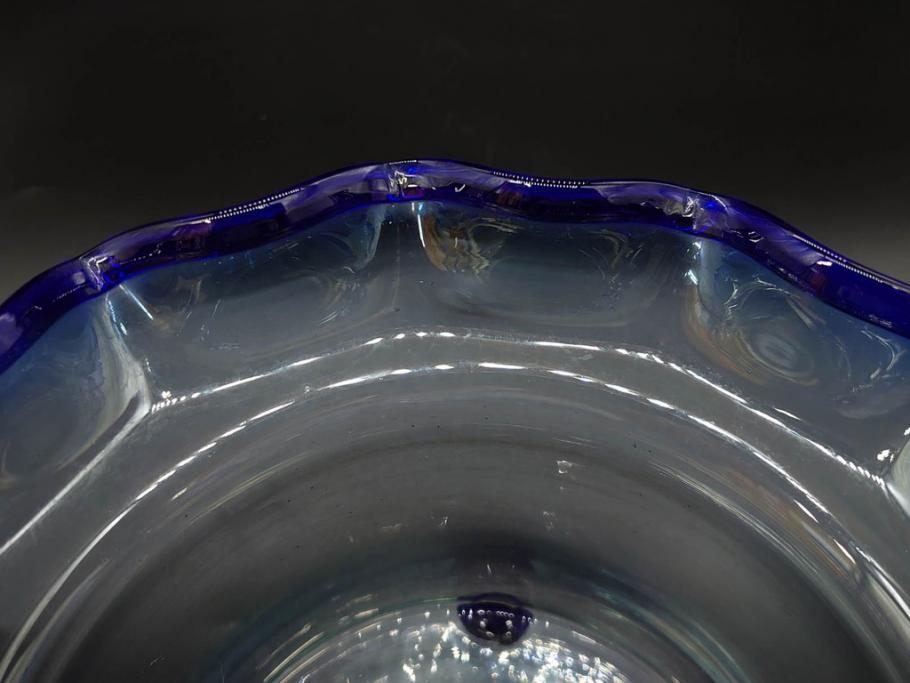 大正～昭和初期　当時物　フリル　青縁　吹きガラス　縁のデザインが可愛らしい金魚鉢(硝子、和ガラス、脚付き)(R-082804)