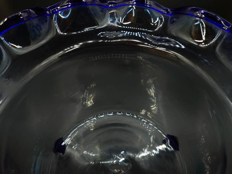 大正～昭和初期　当時物　フリル　青縁　吹きガラス　縁のデザインが可愛らしい金魚鉢(硝子、和ガラス、脚付き)(R-082804)