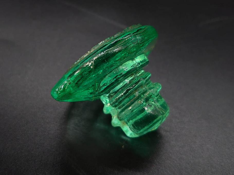 昭和初期　プレスガラス　エンボス入り　緑色　エレガントな雰囲気の醤油差し4点セット(薬瓶、醤油瓶、しょうゆ差し、桜、ソース、ガラス、硝子、和ガラス)(R-082806)