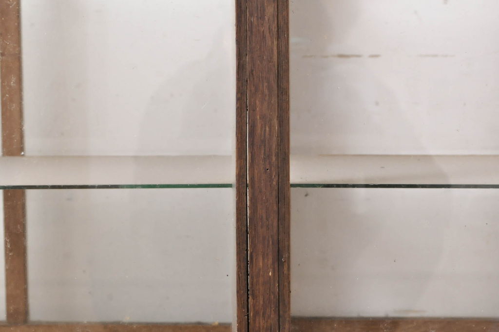 和製アンティーク　昭和中期　ナラ材　落ち着きのある色合いが魅力のレトロなガラスケース(ショーケース、陳列棚、飾り棚、キャビネット、店舗什器)(R-060370)