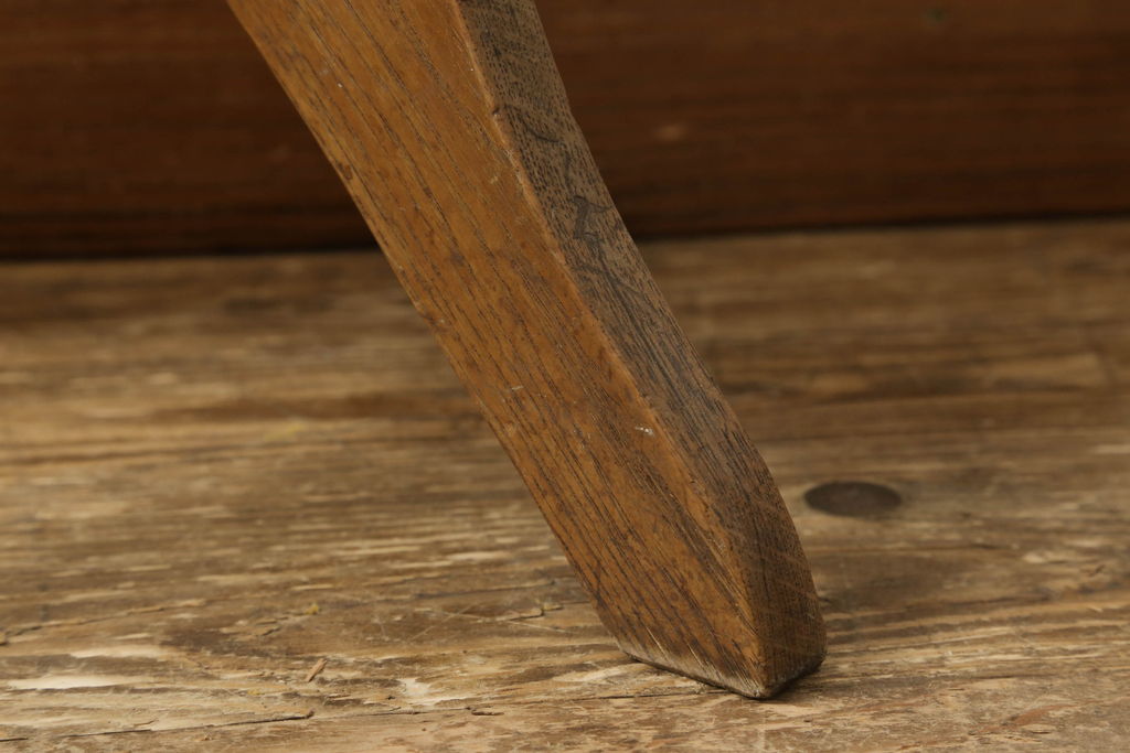 和製アンティーク　ナラ材　ゆるりと曲線を描く脚のシルエットが魅力的なスツール(回転チェア、丸椅子、イス)(R-061363)