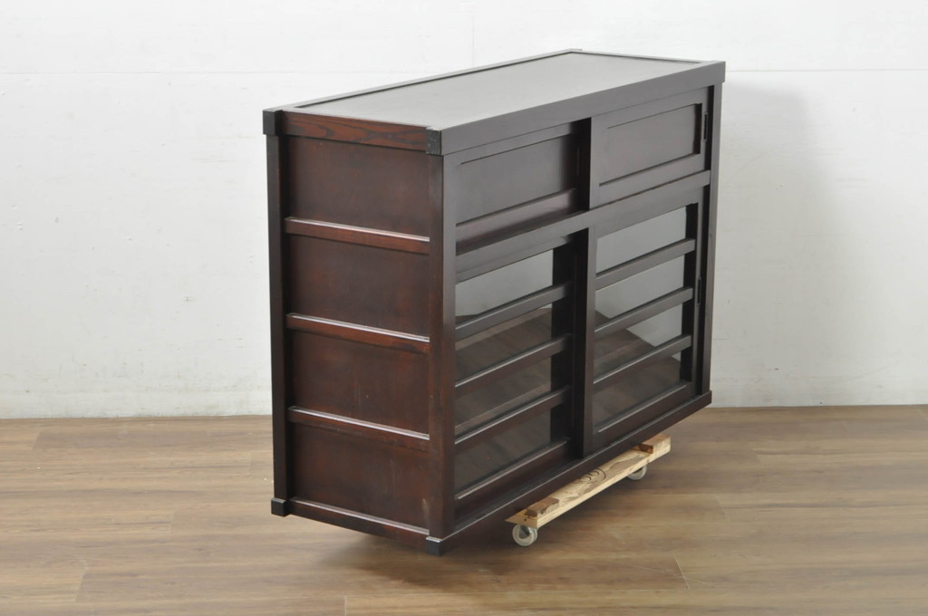 中古　美品　落ち着いた色合いが大人な雰囲気を醸し出す水屋箪笥サイドボード(食器棚、サイドキャビネット、収納棚、戸棚)(R-080371)