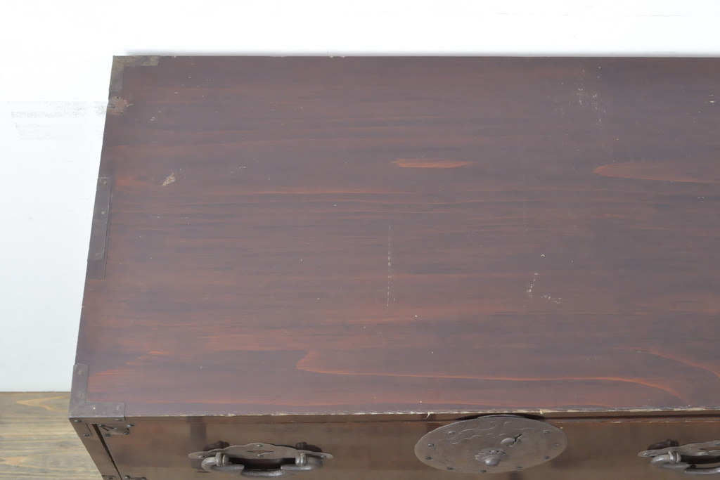 和製アンティーク　前面栗材　趣ある金具が魅力的な米沢箪笥(和たんす、収納箪笥、時代箪笥、整理タンス)(R-058214)