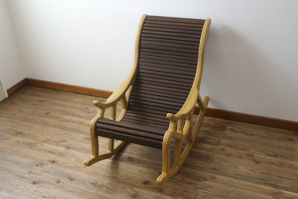 中古　美品　イシモクコーポレーション　桐子モダン　落ち着きのあるくつろぎ空間を演出してくれるロッキングチェア(アームチェア、椅子、イス、揺り椅子)(定価約32万円)(R-080385)