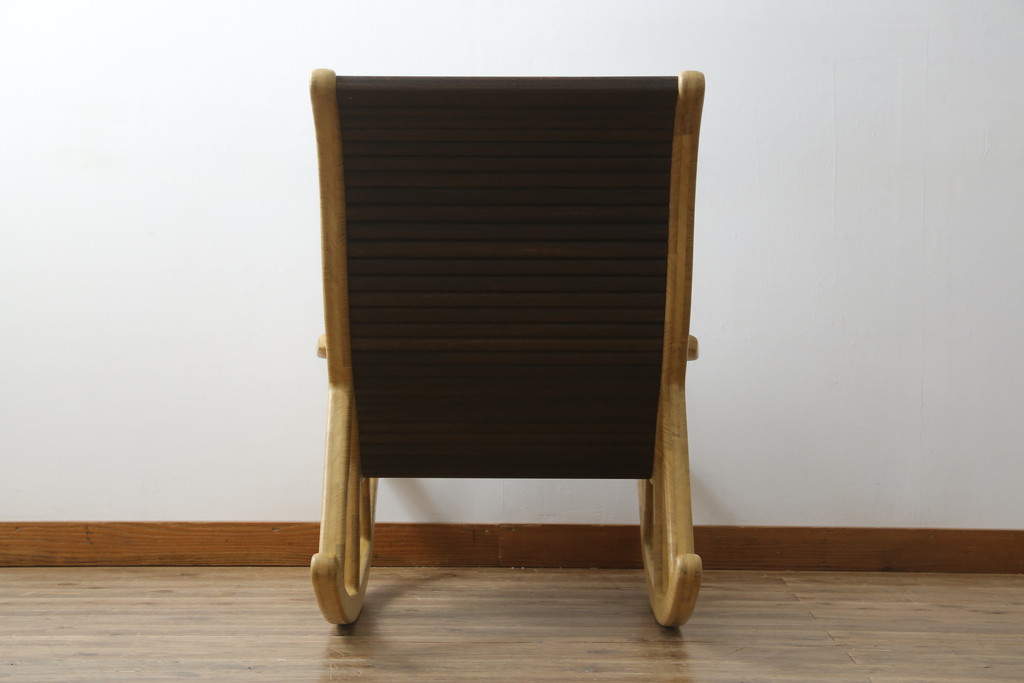 中古　美品　イシモクコーポレーション　桐子モダン　落ち着きのあるくつろぎ空間を演出してくれるロッキングチェア(アームチェア、椅子、イス、揺り椅子)(定価約32万円)(R-080385)