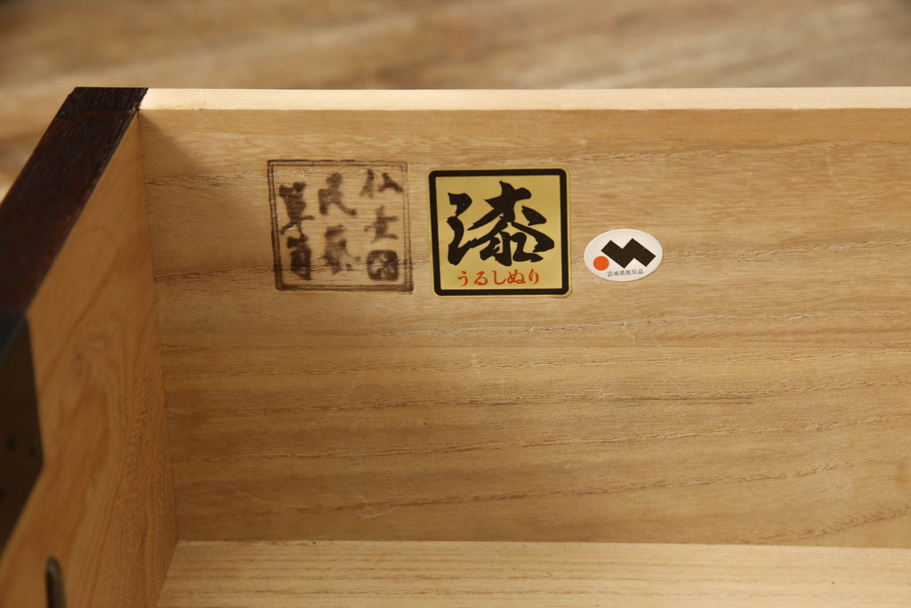 中古　美品!!　仙台民芸箪笥(仙台箪笥)　欅産業　品のある佇まいが美しい漆塗りの衣装箪笥(引き出し、チェスト、和たんす)(R-067927)