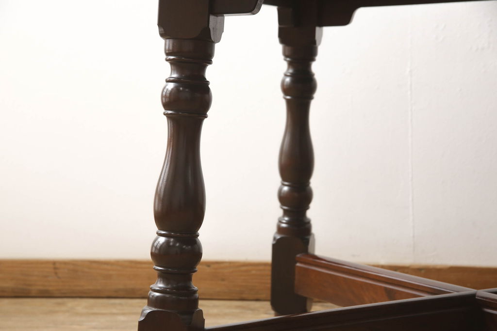 中古　美品　特注品　松本民芸家具　クラシカルな雰囲気が漂うE型ラウンドテーブル(丸テーブル、ダイニングテーブル、2人掛け)(R-059984)