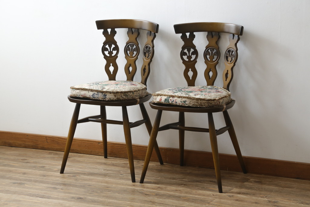 イギリスビンテージ　ERCOL(アーコール)　クッション付き　上品な佇まいのシスルバックチェア2脚セット(ダイニングチェア、椅子、イス、板座チェア、ウィンザーチェア、ウインザーチェア、ヴィンテージ、英国、バラ売り可能)(R-065626)