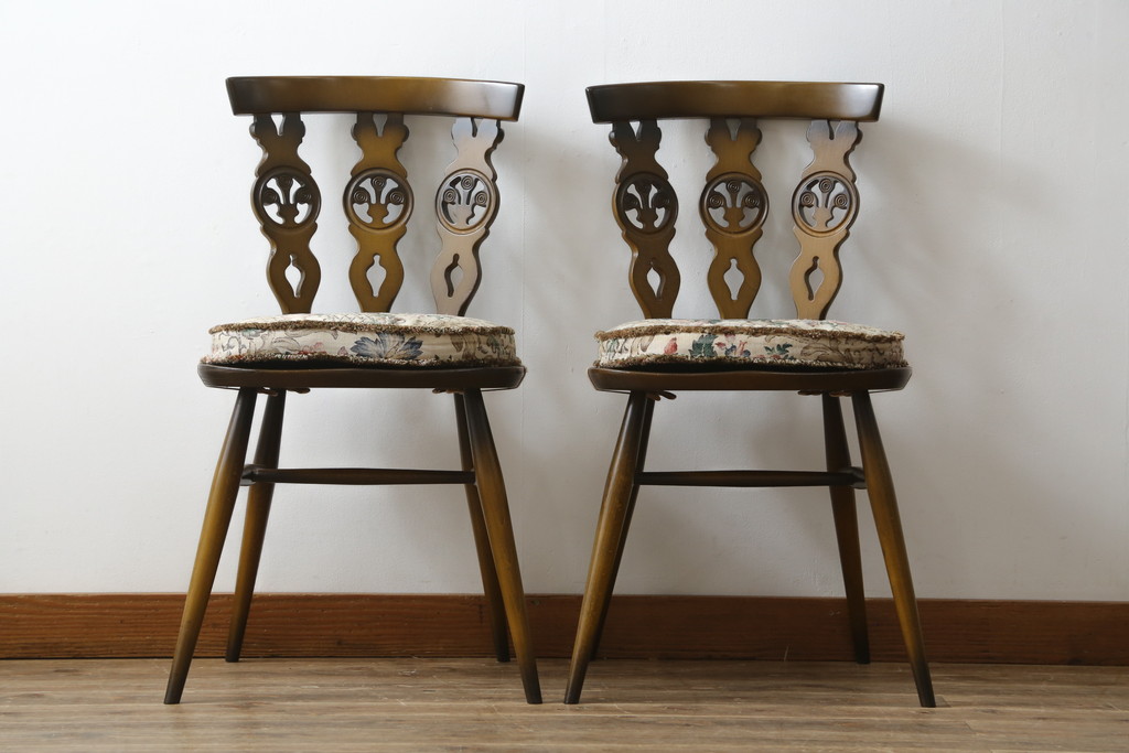 イギリスビンテージ　ERCOL(アーコール)　クッション付き　上品な佇まいのシスルバックチェア2脚セット(ダイニングチェア、椅子、イス、板座チェア、ウィンザーチェア、ウインザーチェア、ヴィンテージ、英国、バラ売り可能)(R-065626)