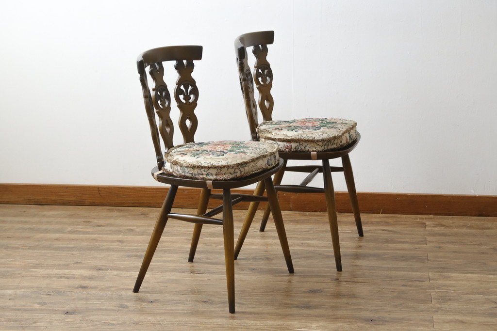 イギリスビンテージ　ERCOL(アーコール)　クッション付き　上品な佇まいのシスルバックチェア2脚セット(ダイニングチェア、椅子、イス、板座チェア、ウィンザーチェア、ウインザーチェア、ヴィンテージ、英国、バラ売り可能)(R-065626)