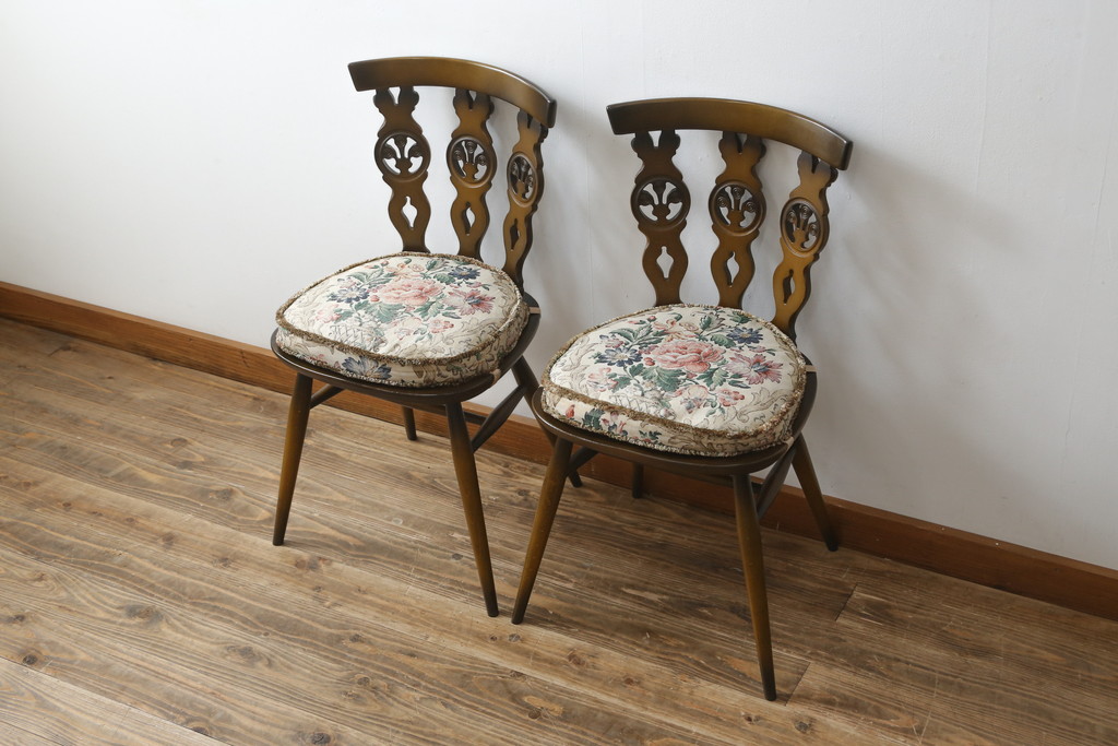 イギリスビンテージ　ERCOL(アーコール)　クッション付き　上品な佇まいのシスルバックチェア2脚セット(ダイニングチェア、椅子、イス、板座チェア、ウィンザーチェア、ウインザーチェア、ヴィンテージ、英国、バラ売り可能)(R-065626)