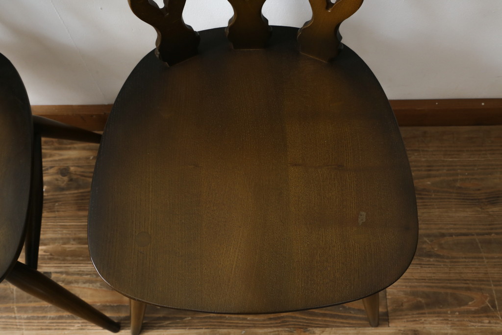 イギリスビンテージ　ERCOL(アーコール)　クッション付き　上品な佇まいのシスルバックチェア2脚セット(ダイニングチェア、椅子、イス、板座チェア、ウィンザーチェア、ウインザーチェア、ヴィンテージ、英国、バラ売り可能)(R-065626)