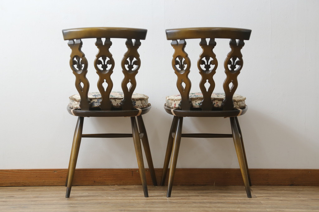 イギリスビンテージ　ERCOL(アーコール)　クッション付き　上品な佇まいのシスルバックチェア2脚セット(ダイニングチェア、椅子、イス、板座チェア、ウィンザーチェア、ウインザーチェア、ヴィンテージ、英国、バラ売り可能)(R-065626)