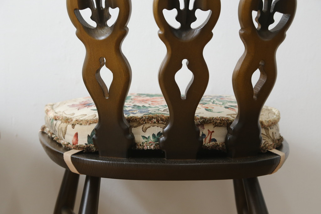イギリスビンテージ　ERCOL(アーコール)　クッション付き　上品な佇まいのシスルバックチェア2脚セット(ダイニングチェア、椅子、イス、板座チェア、ウィンザーチェア、ウインザーチェア、ヴィンテージ、英国、バラ売り可能)(R-065626)