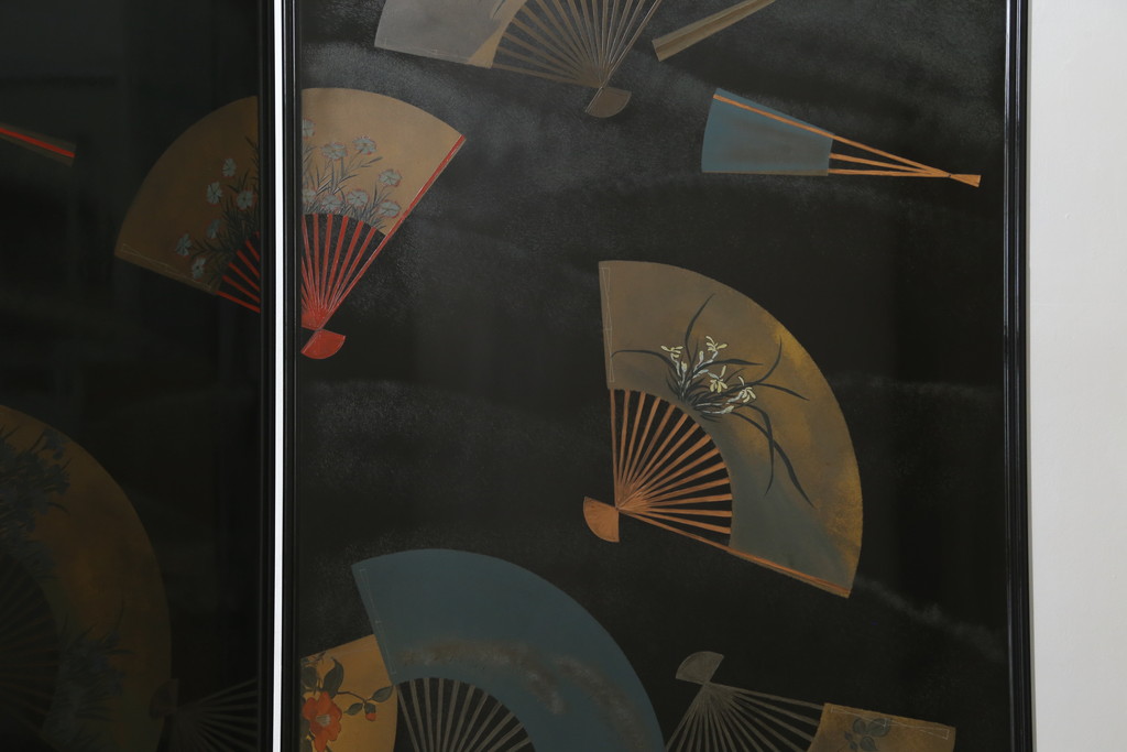 和製ビンテージ　新品未使用　展示品　超美品　香川漆器　漆工芸品　漆絵　貫涯　扇に草花の図が美しく描かれた折り畳み衝立(衝立て、つい立て、衝い立て、パーテーション、間仕切り、ディスプレイ、店舗什器、ヴィンテージ)(定価約200万円)(R-080687)