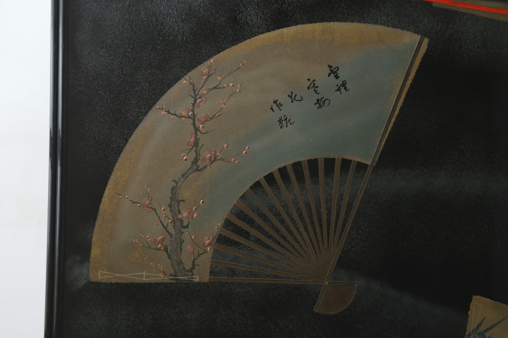和製ビンテージ　新品未使用　展示品　超美品　香川漆器　漆工芸品　漆絵　貫涯　扇に草花の図が美しく描かれた折り畳み衝立(衝立て、つい立て、衝い立て、パーテーション、間仕切り、ディスプレイ、店舗什器、ヴィンテージ)(定価約200万円)(R-080687)