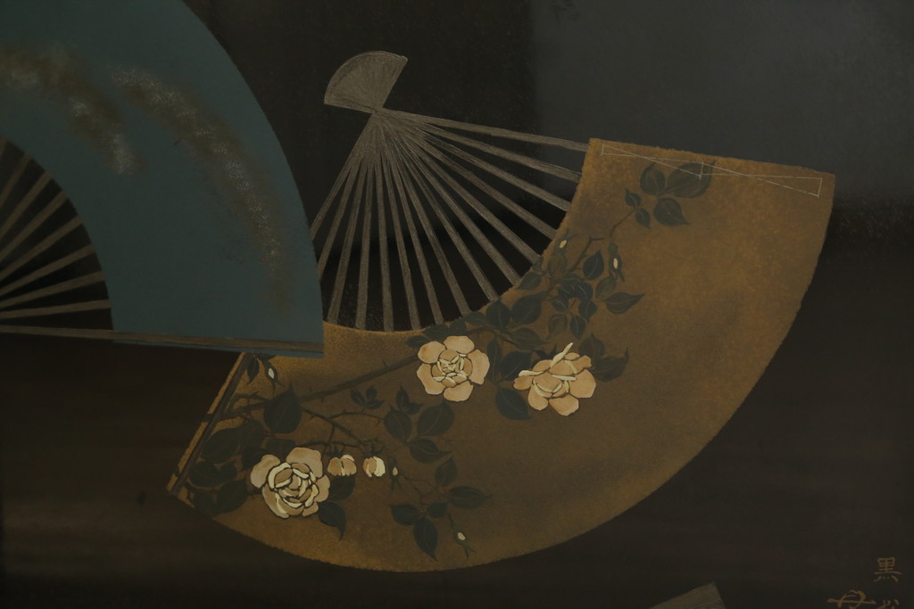 和製ビンテージ　新品未使用　展示品　超美品　香川漆器　漆工芸品　漆絵　貫涯　扇に草花の図が美しく描かれた折り畳み衝立(衝立て、つい立て、衝い立て、パーテーション、間仕切り、ディスプレイ、店舗什器、ヴィンテージ)(定価約200万円)(R-080687)