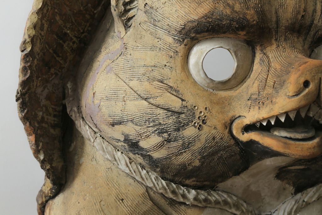 時代物　信楽焼　特大144cm　素朴な質感が味わい深い狸の置物(たぬき、タヌキ、オブジェ)(R-075842)