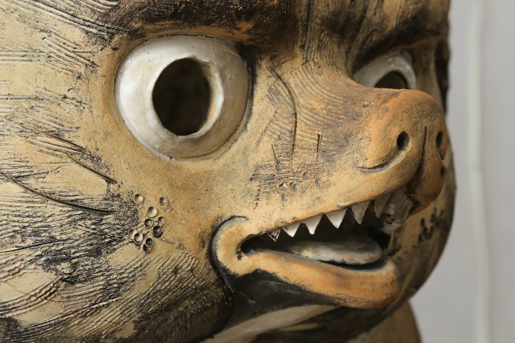 時代物　信楽焼　特大144cm　素朴な質感が味わい深い狸の置物(たぬき、タヌキ、オブジェ)(R-075842)