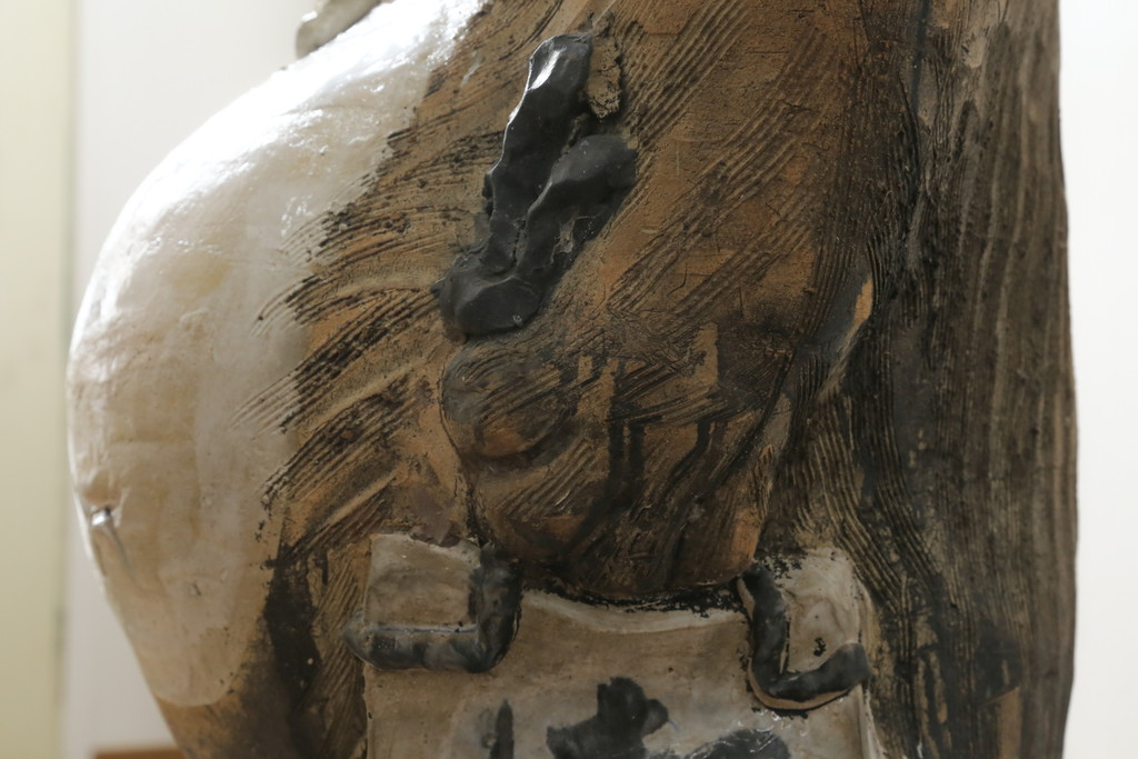 時代物　信楽焼　特大144cm　素朴な質感が味わい深い狸の置物(たぬき、タヌキ、オブジェ)(R-075842)