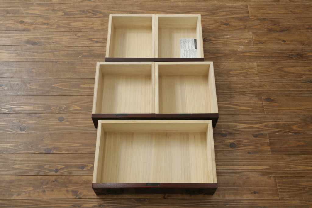中古　美品　欅産業　漆塗りの美しい木目に黒々した牡丹金具が目を引く仙台民芸小箪笥 (仙台箪笥、整理たんす、収納タンス、サイドチェスト、引き出し)(定価約37万円)(R-075579)