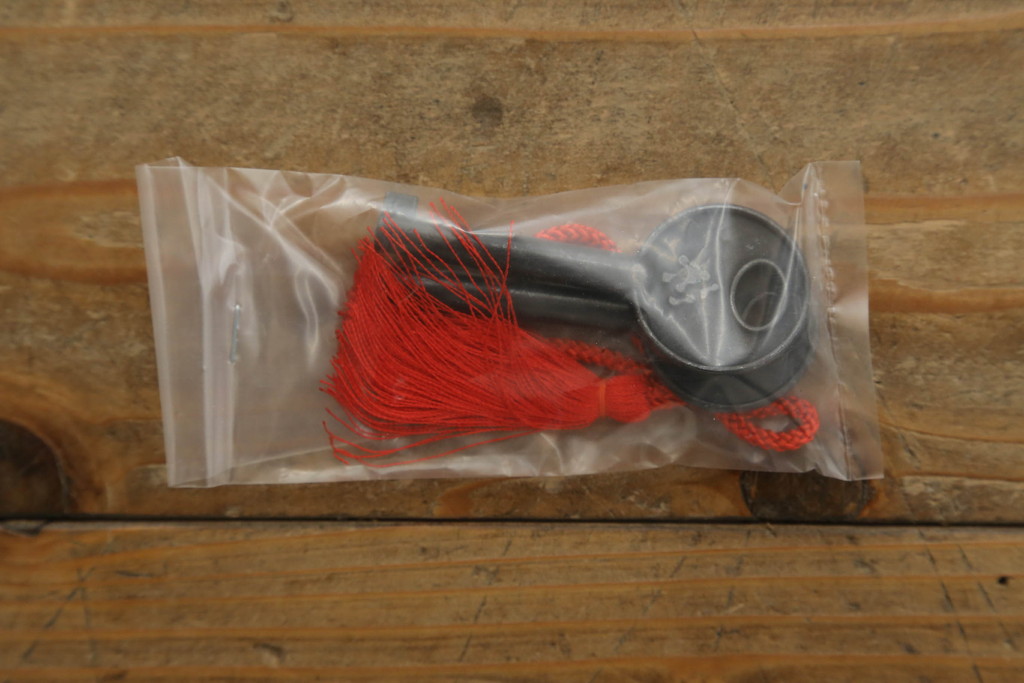 中古　美品　欅産業　漆塗りの美しい木目に黒々した牡丹金具が目を引く仙台民芸小箪笥 (仙台箪笥、整理たんす、収納タンス、サイドチェスト、引き出し)(定価約37万円)(R-075579)
