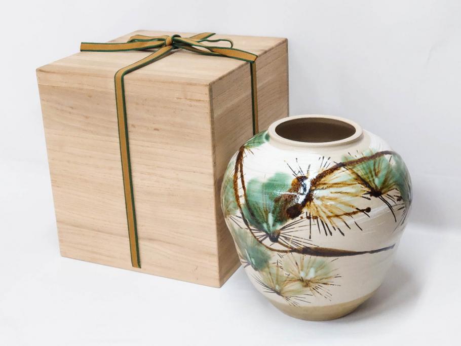 武田敏男　益子焼　松文　高さ 約24cm　匠の美技を感じる花瓶(花生、花入、花器、裏印、共箱付)(R-082817)
