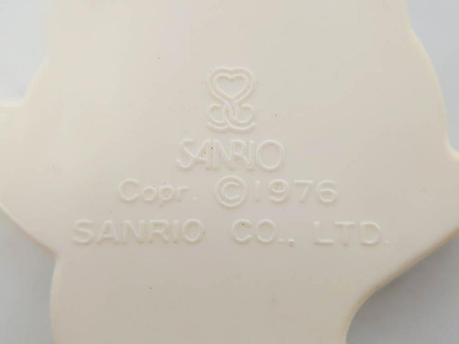 昭和レトロ　当時物　1976年頃　サンリオ　SANRIO　リトルキティ　Little Kitty　ミニチュアコレクション　Miniature Collection　キャラクターグッズなど　まとめて57点セット(ハローキティ、雑貨、2・3・8・9・11・13・16・20.・27・28・32・36・37・38・42、お菓子、おまけ、オマケ、ソフビ、ネームタグ、キーホルダー)(R-075967)