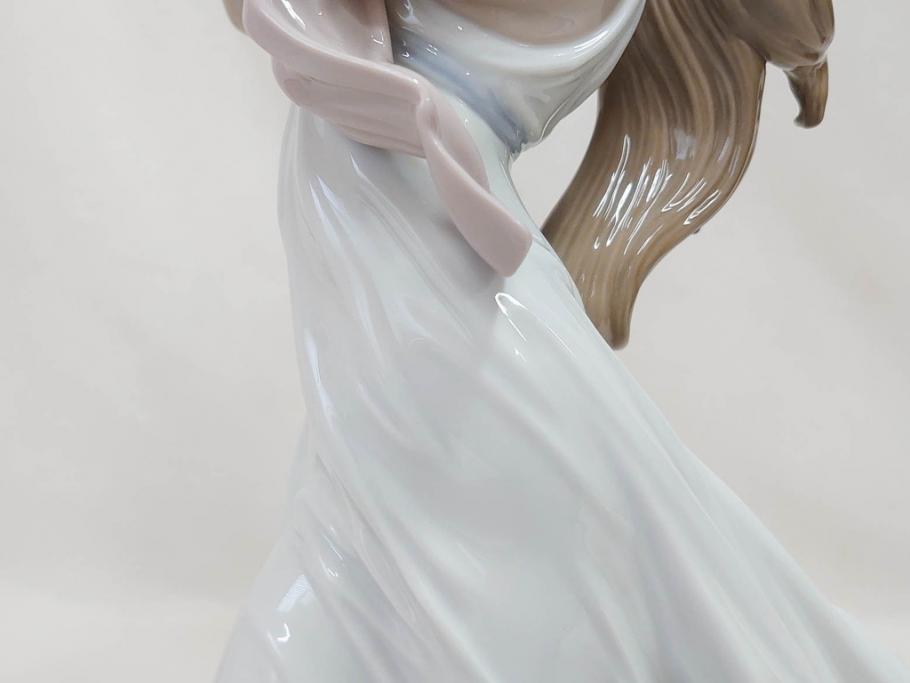 スペイン　リヤドロ　LLADRO　幸せの瞬間　6858　細部まで職人のこだわりが感じられる美しいフィギュリン(母と子、赤ちゃん、女性、家族、ファミリー、陶器人形、置物、オブジェ、箱付き)(R-076038)