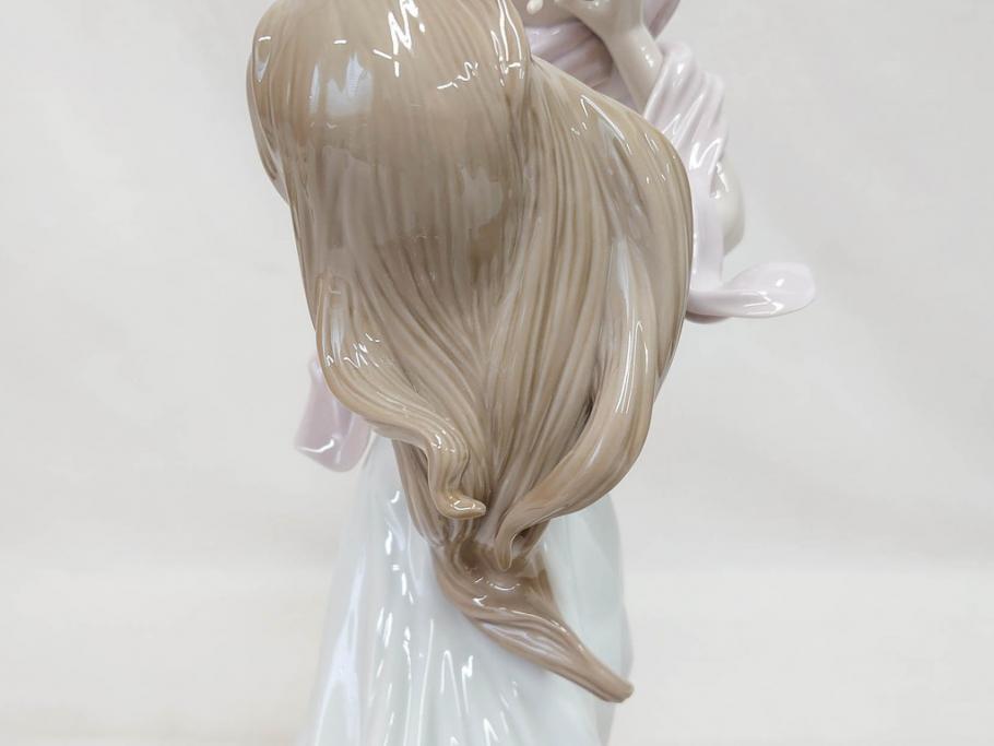 スペイン　リヤドロ　LLADRO　幸せの瞬間　6858　細部まで職人のこだわりが感じられる美しいフィギュリン(母と子、赤ちゃん、女性、家族、ファミリー、陶器人形、置物、オブジェ、箱付き)(R-076038)
