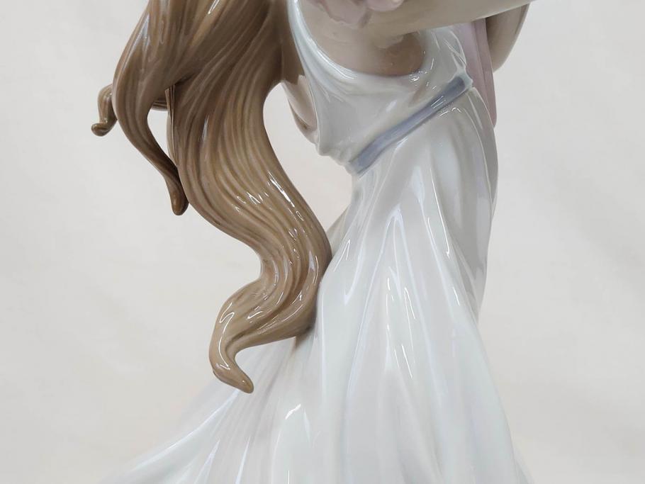 スペイン　リヤドロ　LLADRO　幸せの瞬間　6858　細部まで職人のこだわりが感じられる美しいフィギュリン(母と子、赤ちゃん、女性、家族、ファミリー、陶器人形、置物、オブジェ、箱付き)(R-076038)