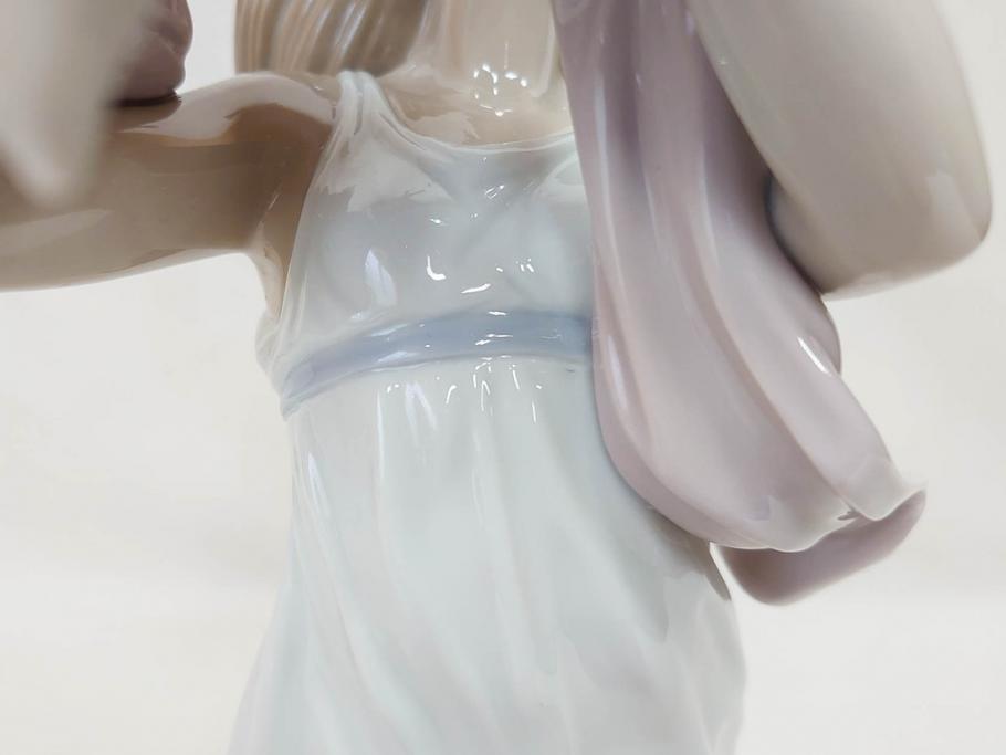 スペイン　リヤドロ　LLADRO　幸せの瞬間　6858　細部まで職人のこだわりが感じられる美しいフィギュリン(母と子、赤ちゃん、女性、家族、ファミリー、陶器人形、置物、オブジェ、箱付き)(R-076038)