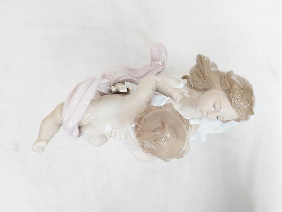 スペイン　リヤドロ　LLADRO　幸せの瞬間　6858　細部まで職人のこだわりが感じられる美しいフィギュリン(母と子、赤ちゃん、女性、家族、ファミリー、陶器人形、置物、オブジェ、箱付き)(R-076038)