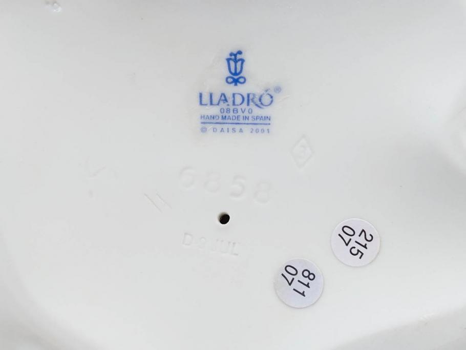 スペイン　リヤドロ　LLADRO　幸せの瞬間　6858　細部まで職人のこだわりが感じられる美しいフィギュリン(母と子、赤ちゃん、女性、家族、ファミリー、陶器人形、置物、オブジェ、箱付き)(R-076038)