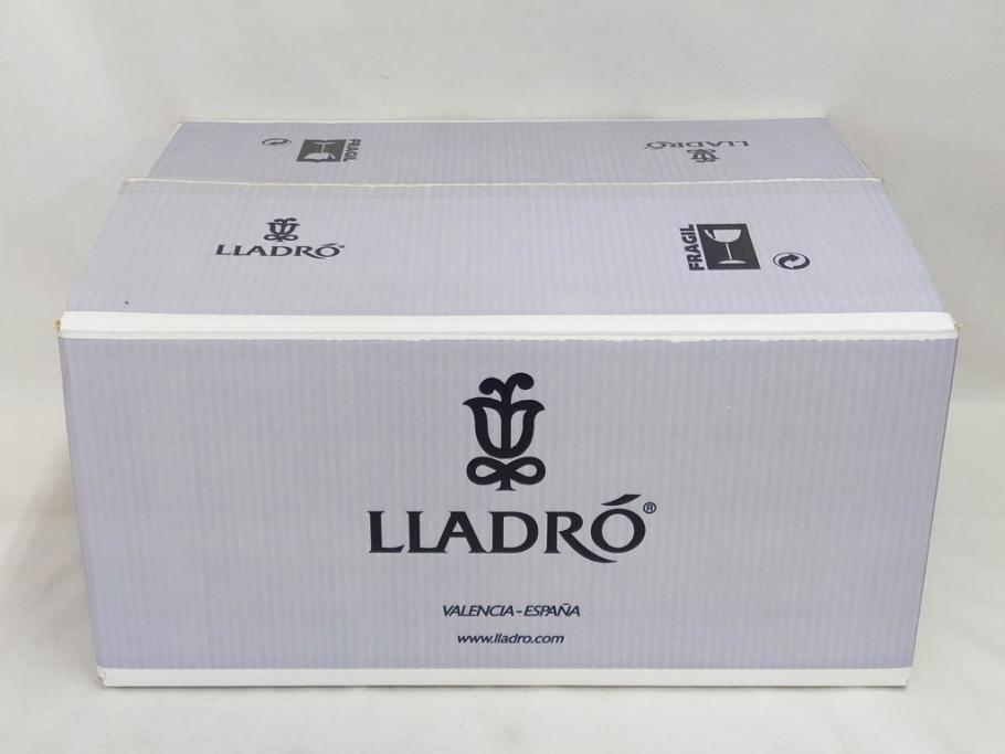 スペイン　リヤドロ　LLADRO　幸せの瞬間　6858　細部まで職人のこだわりが感じられる美しいフィギュリン(母と子、赤ちゃん、女性、家族、ファミリー、陶器人形、置物、オブジェ、箱付き)(R-076038)