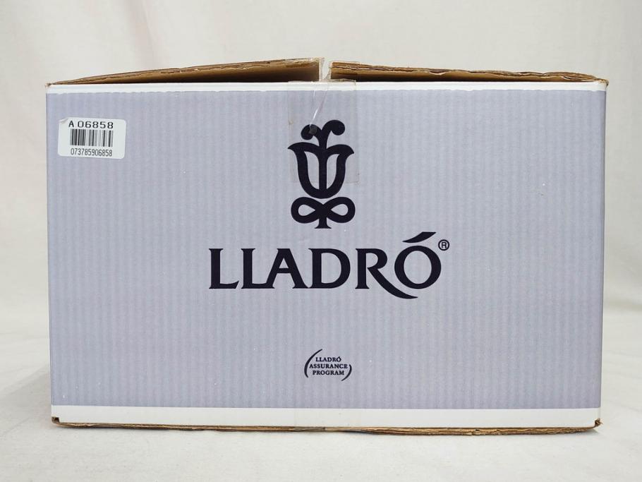 スペイン　リヤドロ　LLADRO　幸せの瞬間　6858　細部まで職人のこだわりが感じられる美しいフィギュリン(母と子、赤ちゃん、女性、家族、ファミリー、陶器人形、置物、オブジェ、箱付き)(R-076038)