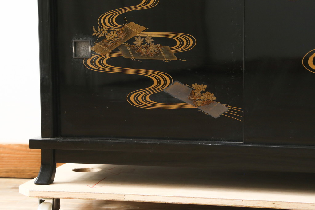 和製ビンテージ　輪島塗り　花筏蒔絵入りの美しい飾り棚(茶棚、収納棚、戸棚、サイドボード、ヴィンテージ)(定価推定約150万円)(R-082772)