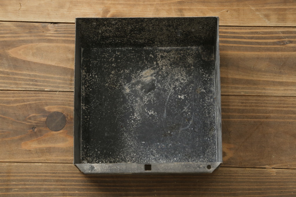 中古　美品　NESTOR MARTIN(ネスターマーティン)　S43　スタイリッシュなデザインでお部屋にも取り入れやすい薪ストーブ(暖房器具)(R-080286)