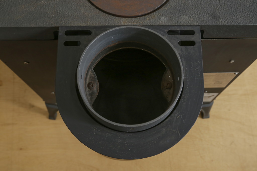 中古　美品　NESTOR MARTIN(ネスターマーティン)　S43　スタイリッシュなデザインでお部屋にも取り入れやすい薪ストーブ(暖房器具)(R-080286)
