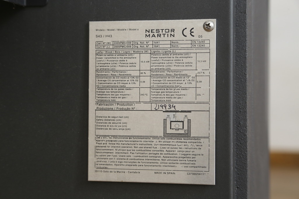 中古　美品　NESTOR MARTIN(ネスターマーティン)　S43　スタイリッシュなデザインでお部屋にも取り入れやすい薪ストーブ(暖房器具)(R-080286)
