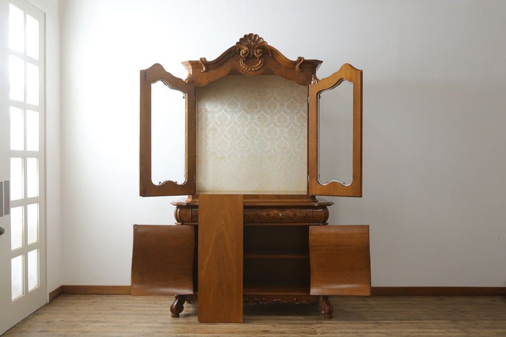 中古　美品!!　イタリア高級輸入家具　バーズアイの杢目が美しい象嵌入り大型キャビネット(収納棚、飾り棚、戸棚、ガラスケース、ショーケース、店舗什器)(R-068911)