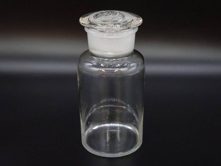 昭和レトロ　昭和初期　色々な使い方が楽しめる蓋付きガラス瓶2個セット(薬瓶、ガラスビン、硝子、メディシンボトル、キャニスター、筒型、フタ付き)(R-076202)