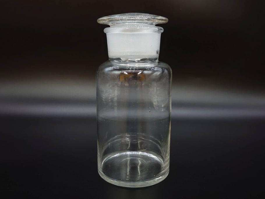 昭和レトロ　昭和初期　色々な使い方が楽しめる蓋付きガラス瓶2個セット(薬瓶、ガラスビン、硝子、メディシンボトル、キャニスター、筒型、フタ付き)(R-076202)