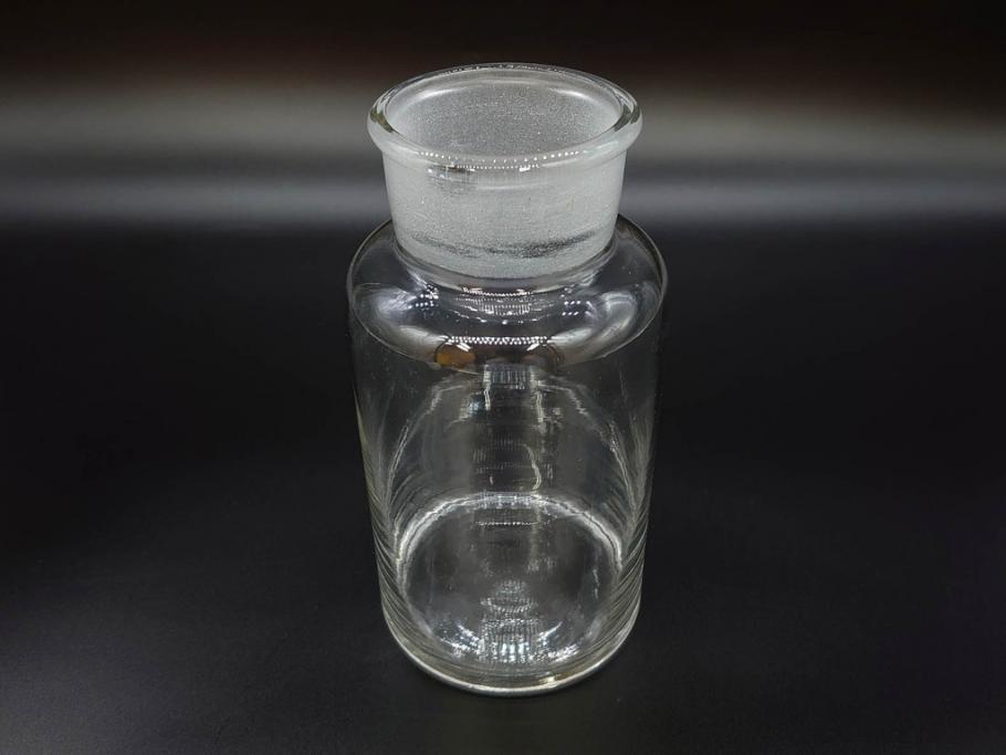昭和レトロ　昭和初期　色々な使い方が楽しめる蓋付きガラス瓶2個セット(薬瓶、ガラスビン、硝子、メディシンボトル、キャニスター、筒型、フタ付き)(R-076202)