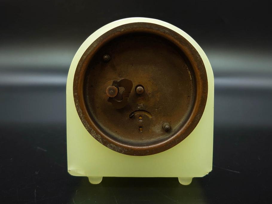ジャンク品　戦前　当時物　ウランガラス　鶴巻時計店英工舎(EIKOSHA)　ゼンマイ式　空間に温かみをもたらす置時計(硝子、枕時計)(R-082858)